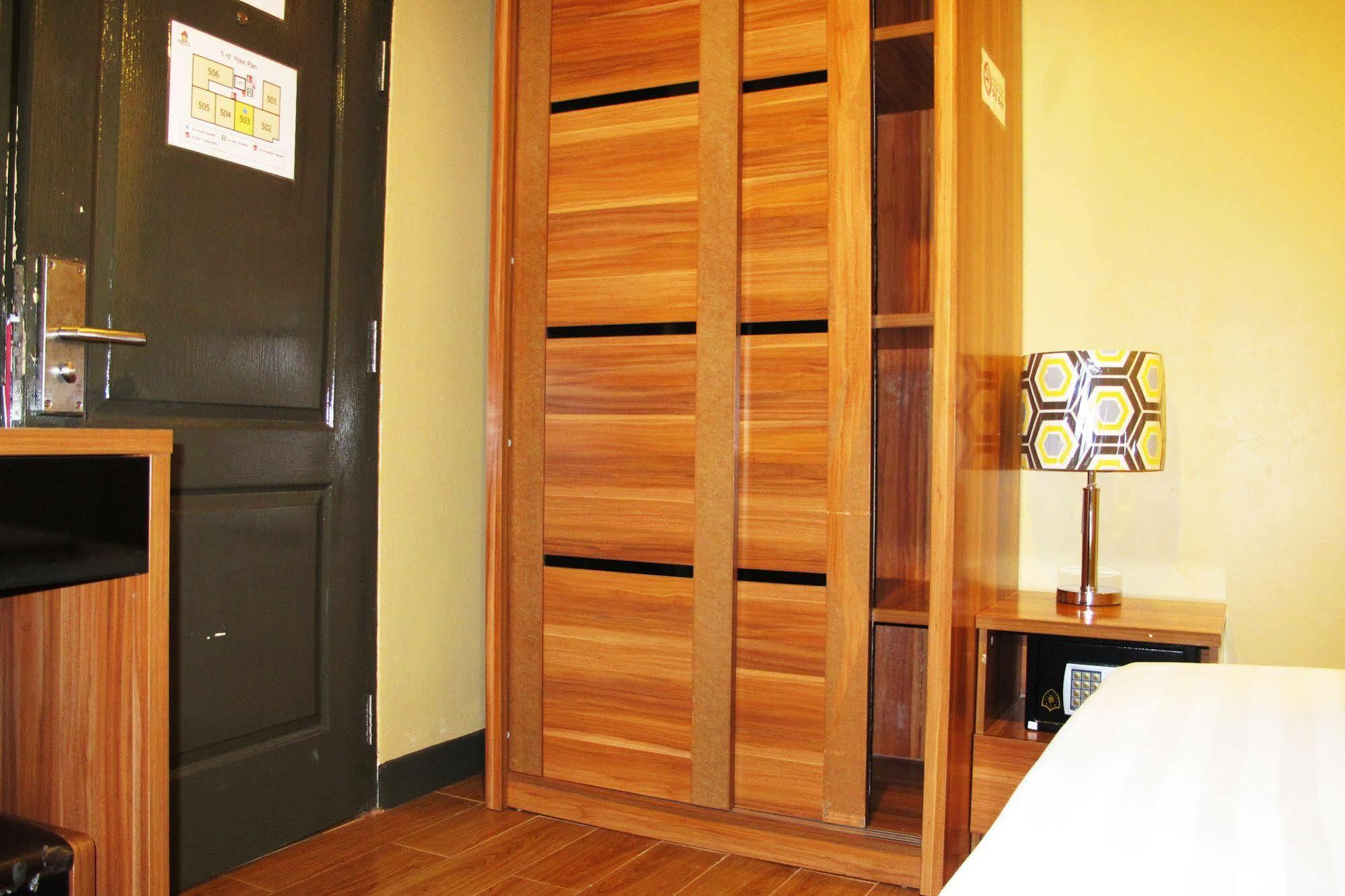 The Richy Place Guest House Bangkok Luaran gambar